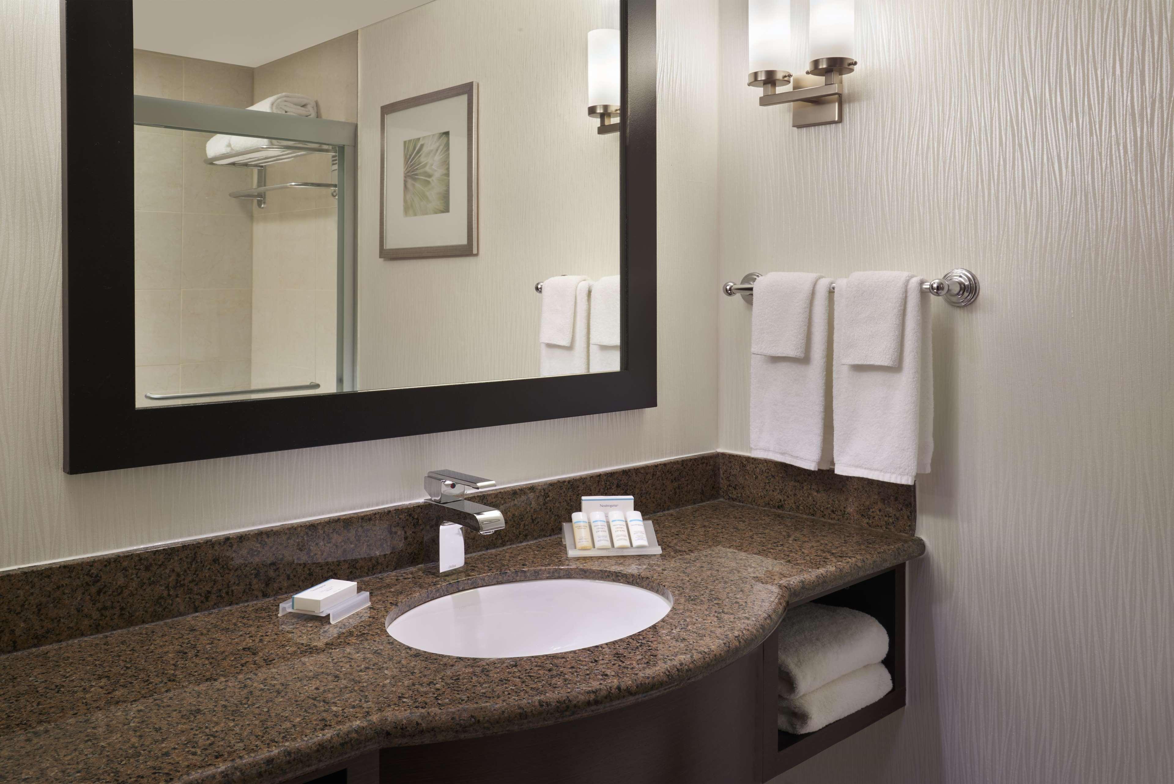 Hilton Garden Inn Toronto Airport West/Mississauga Bagian luar foto